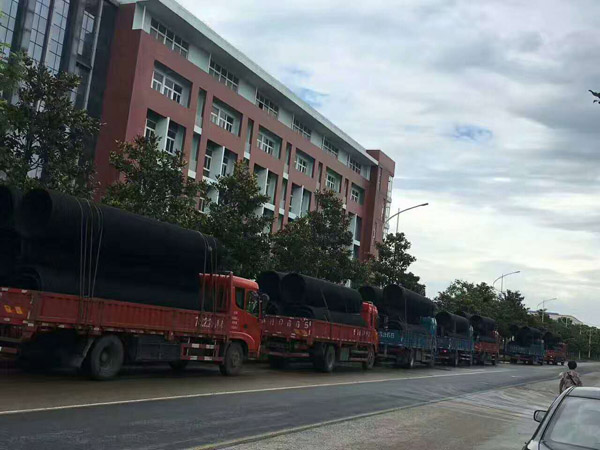 HDPE雙壁波紋管裝車發(fā)往山東